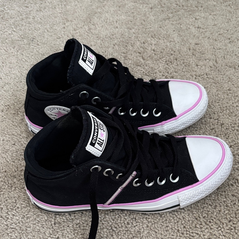 Converse Women's Black and Pink Sneakers